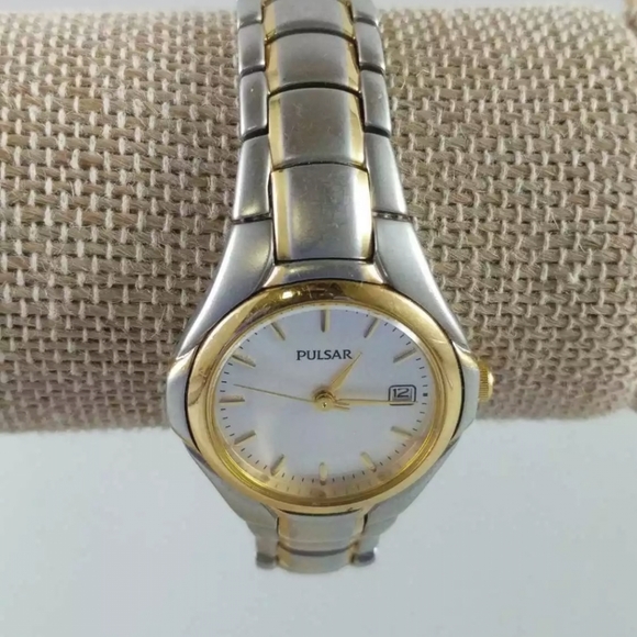 PULSAR WATCH WITH DATE. EXCELLENT CONDITION. New battery installed. Vtg - Picture 5 of 10